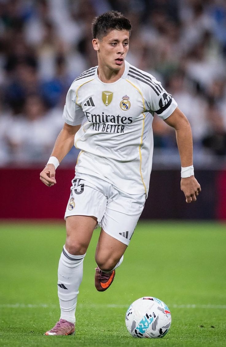 AARONATION 👽 tweet media