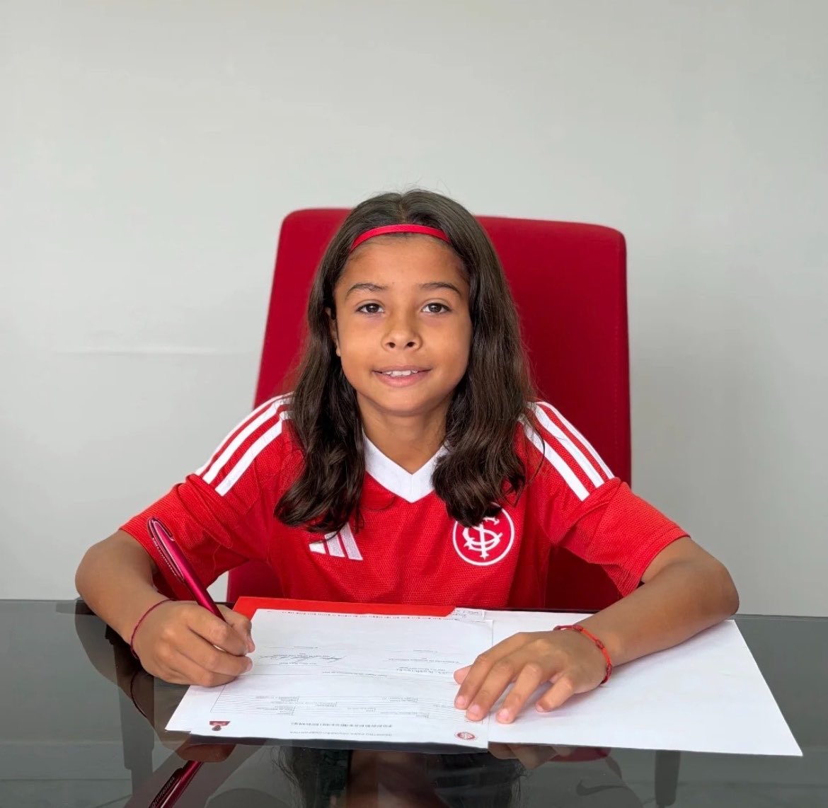 basecolorada's tweet photo. #CAPTAÇÃO2026✍🏼:
O Inter contratou o garotinho Uenthonny Lucca, um dos grandes destaques das categorias iniciais do Juventude.

“Índio”, como é chamado, chega para reforçar a talentosa geração 2015 do Celeiro, atual campeã Sul-brasileira Sub-10. https://t.co/9C8FreHWH6