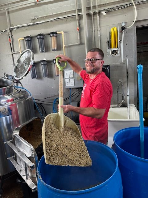 usfsp's tweet image. At this year’s Bulls &amp;amp; Brews by the Bay, guests can enjoy #USF’s first university-branded beer — the St. Pete Pilsner!🍻

Part of the brewing team that developed the beer is USF St. Pete grad Brian Brown.

Learn how he helped shape the beer ⬇️
ow.ly/3ILY50YK3vm