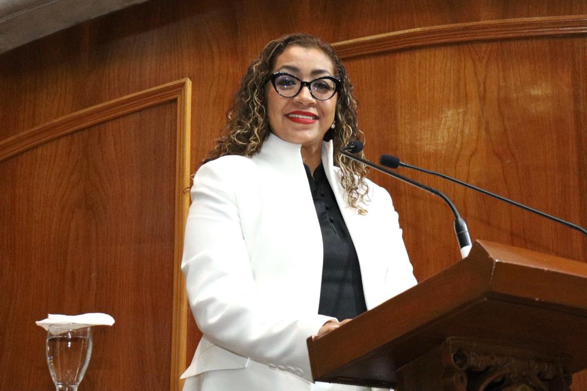 DipMorenaEdomex's tweet image. La diputada de #morena Brenda Colette Miranda presentó una iniciativa para crear la Dirección de Vialidades Municipales en los 125 ayuntamientos del #Edomex, con el propósito de que el mantenimiento de calles, avenidas y caminos sea permanente, planificado y con visión técnica.