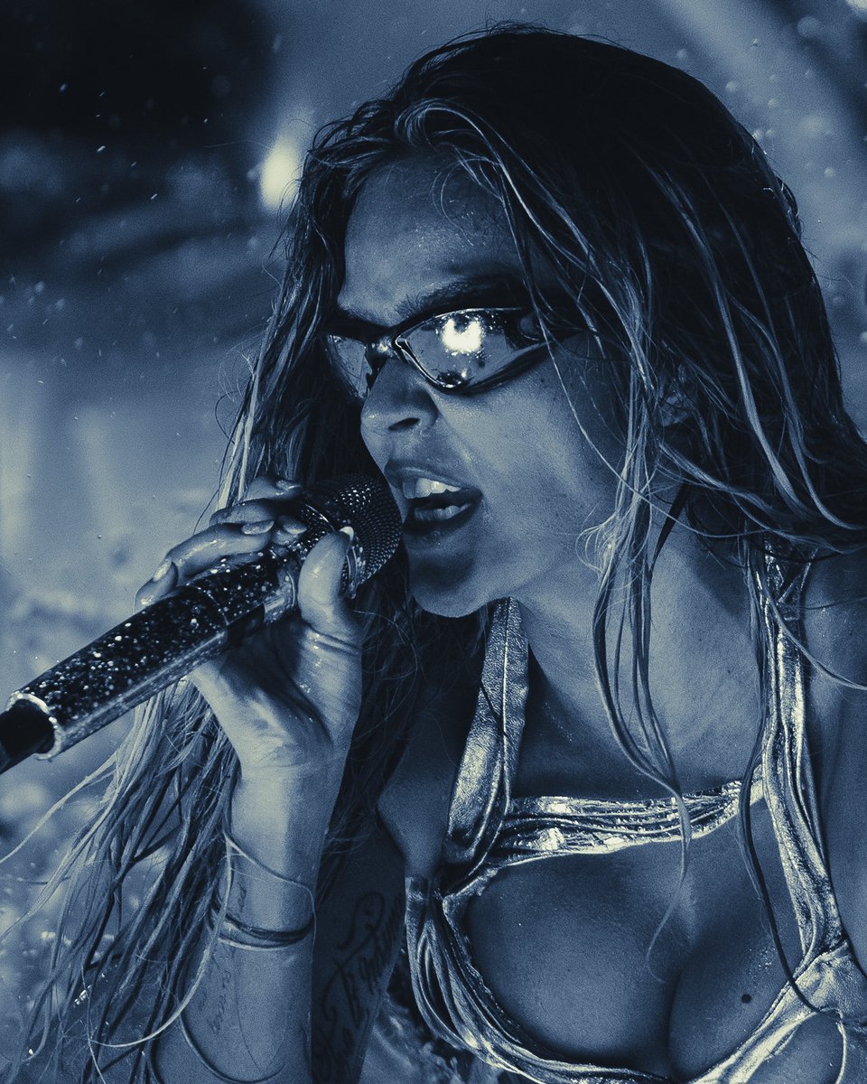 henryh31's tweet image. karol g photographed by me at coachella

the first ever latina headliner at coachella ⭐️ @karolg