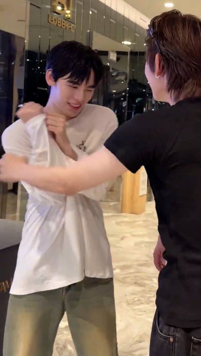 acphotons's tweet photo. #teeteepor 

caption: the n cases 

🐶: *pinch por* heree
🐻‍❄️: *pinch tee’s arm*
🐶: just wait phi phi mami will slow it down and they gonna see piggy tee, when my arms got pinched, just wait and see
🐶: it’s swollen *flexing his biceps*
🐶: he pinched me so strong fr, it hurts
🐶: my shoulders are swollen now
🐶: how about this *pinched por’s tummy*
🐶: if you pinch it, it will be flatten 
🐻‍❄️: it’s already puffy anyways, why? 😾