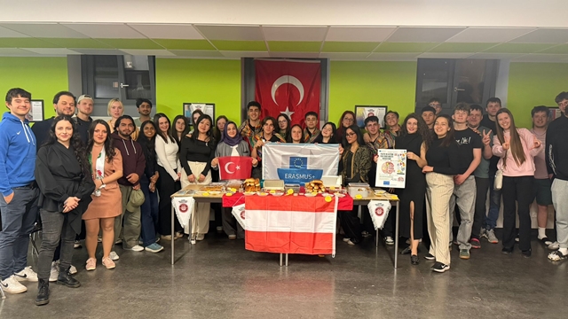 UludagHaber16's tweet image. Bursa’dan Viyana’ya Kültür Köprüsü: Yıldırım Ticaret MTAL Erasmus+ Projesiyle Avrupa’da Devleşti!
👇👇👇👇👇
uludaghaber.net/bursa-haberler…
#ErasmusPlus #Viyana #YıldırımTicaretMTAL #Act4Food #Gıdaİsrafı #Bursa #Eğitim #KültürSanat #UluslararasıBaşarı #AvrupaGençlik #YıldırımBelediyesi