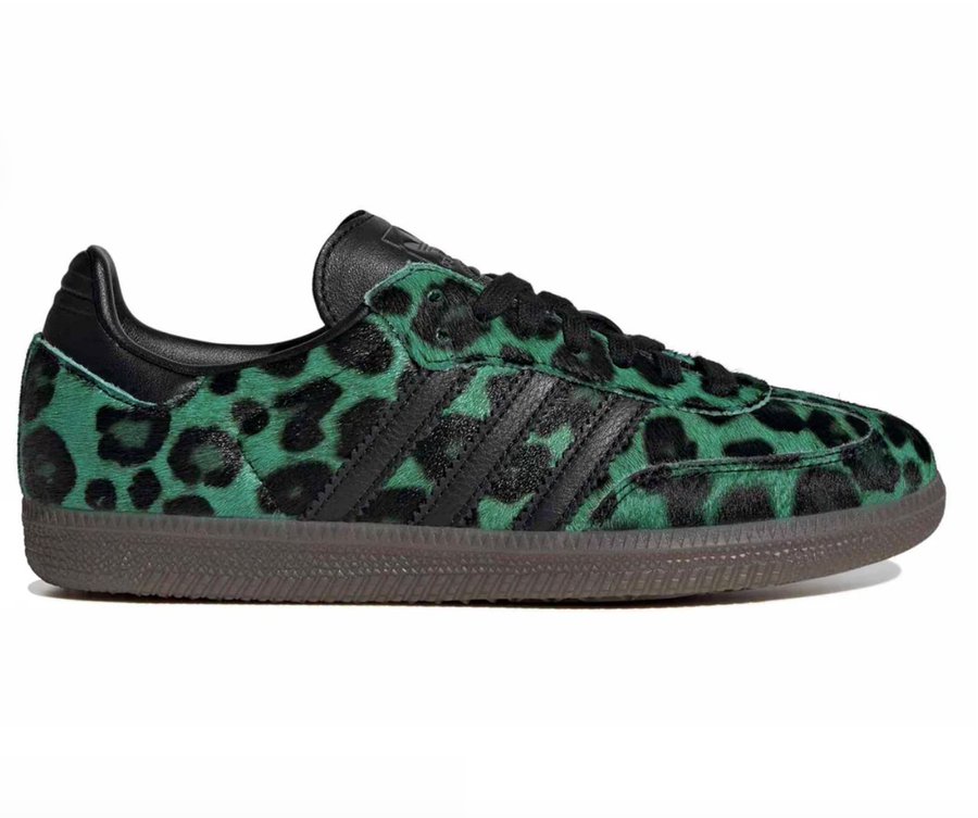 SNKR_TWITR tweet media