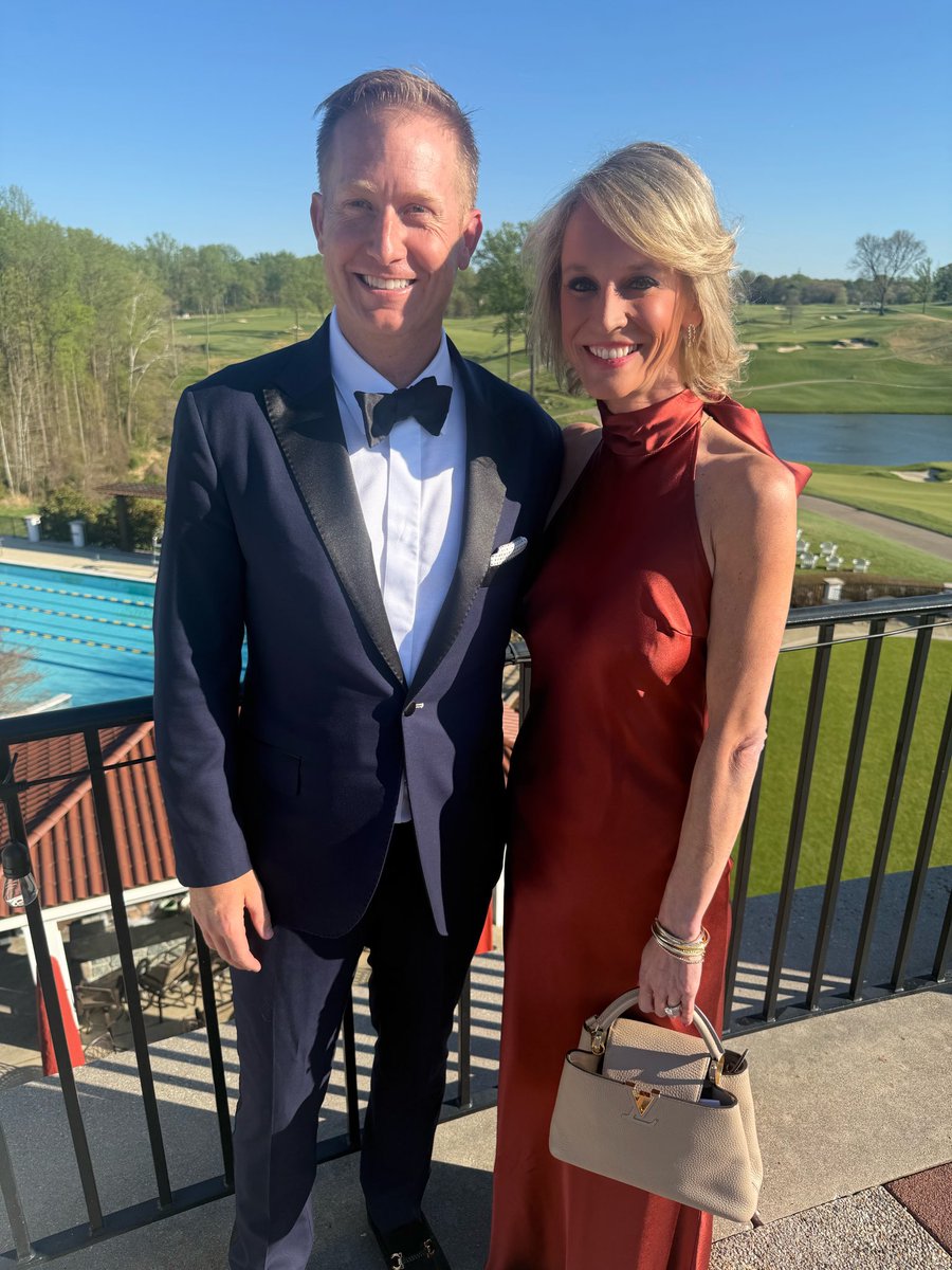 dcstyleguide's tweet image. Tuxedo season is here, and this is where precision makes the difference!

David Latimer wore a custom tuxedo defined by sharp peak lapels, a precise fit.

Amanda Latimer 
📩a.latimer@tomjames.com 
📲239-849-5205

#customclothing #ootd #bespokefashion #tiktokfashion #styleinspo
