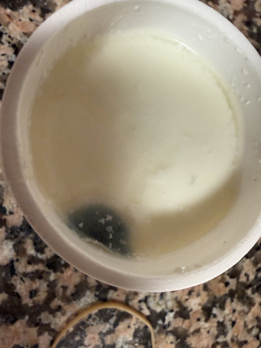 cescbergada's tweet photo. Segón Iogurt de @Ecoveritas que sense estar caducat està malament. Comença a ser preocupant. https://t.co/WPHbVtsBd0