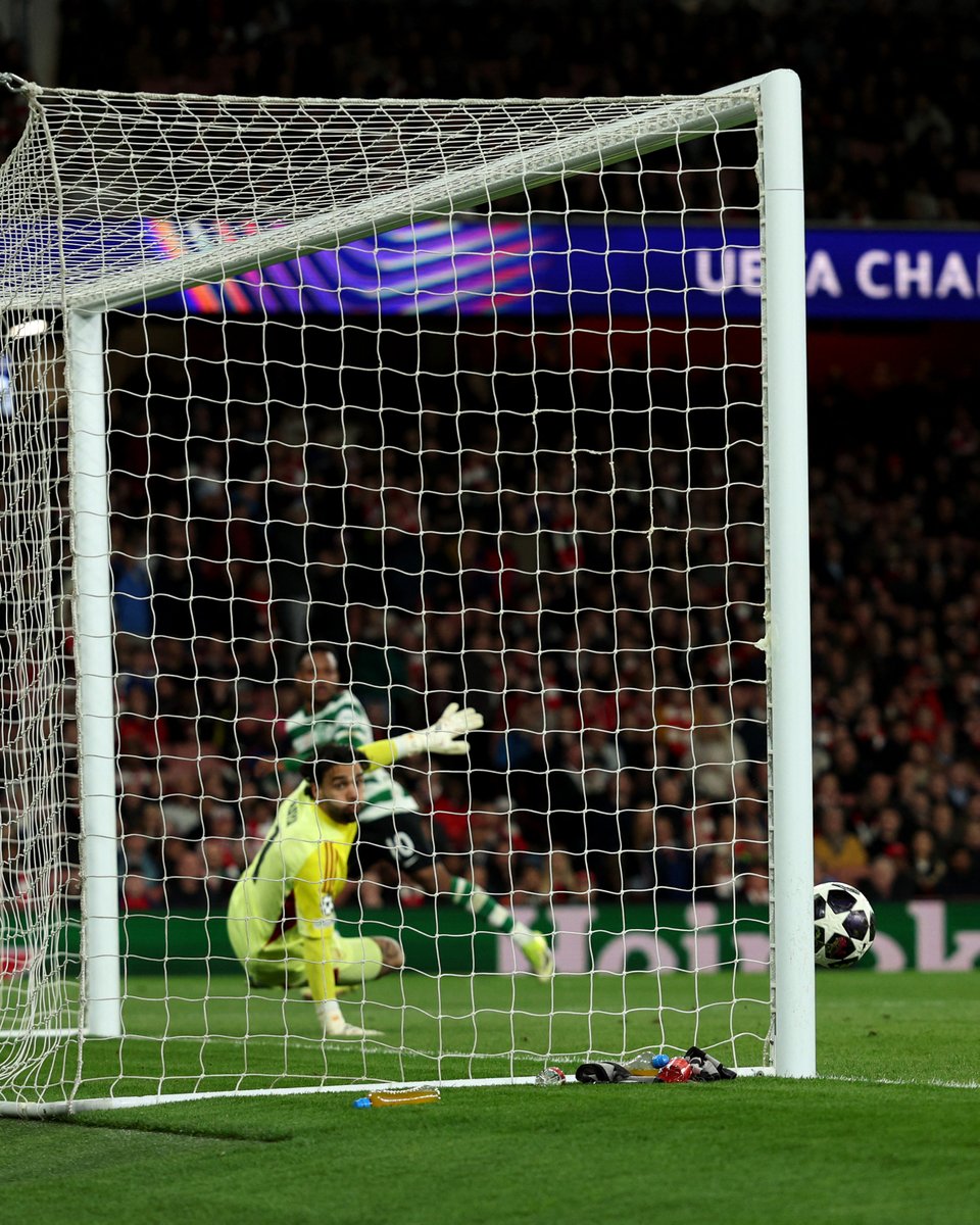 ChampionsLeague's tweet image. Catamo volley hits the post 😱

#UCL