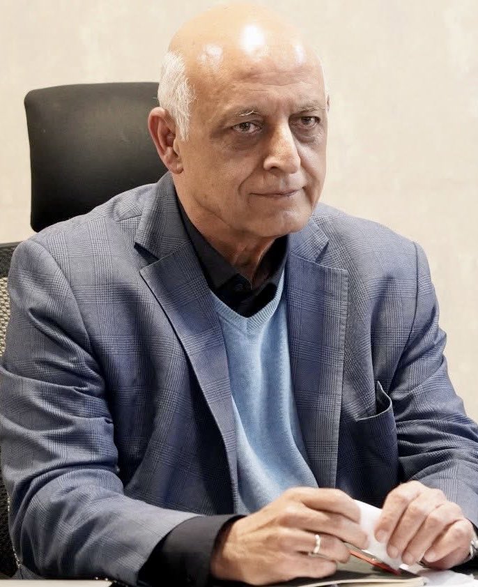 پاکستان فیڈرل یونین آف جرنلسٹس کی جانب سے  اوصاف میڈیا گروپ روزنامہ اوصاف اور ABN نیوز کے ساتھیوں کی تنخواہوں میں اضافہ پر انہیں مبارکبادپیش کرتے ہیں۔ آپ سب جانتے ہیں کہ چند میڈیا ہاؤس نے مالی بحران کے نام پر ورکرز کو عید پر  تنخواہ ادا نہیں  کی تھیں  جبکہ کچھ نے جبری برطرفیاں