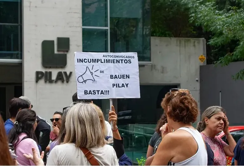 LA CASA PROPIA 👀 Santa Fe: el escándalo de Pilay golpea a dos apellidos ilustres del Círculo Rojo de la capital provincial

🔗 letrap.com.ar/c5423153
✍️ <a href="/PelaCastroOk/">Gustavo Castro</a>