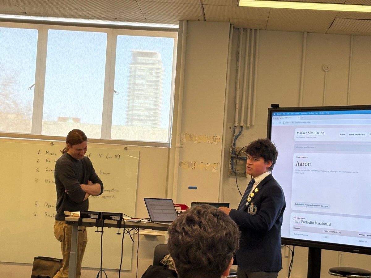 SMCS1852's tweet image. Last week, accounting students met with Michael McCarthy '88 for a workshop where they conducted a market simulation game, merging real-world aspects into the classroom.
#teachmeGDK #experientiallearning