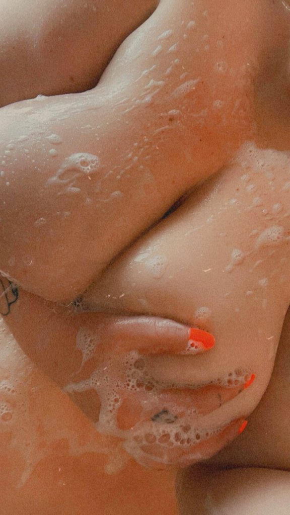 D♠️mme tweet media