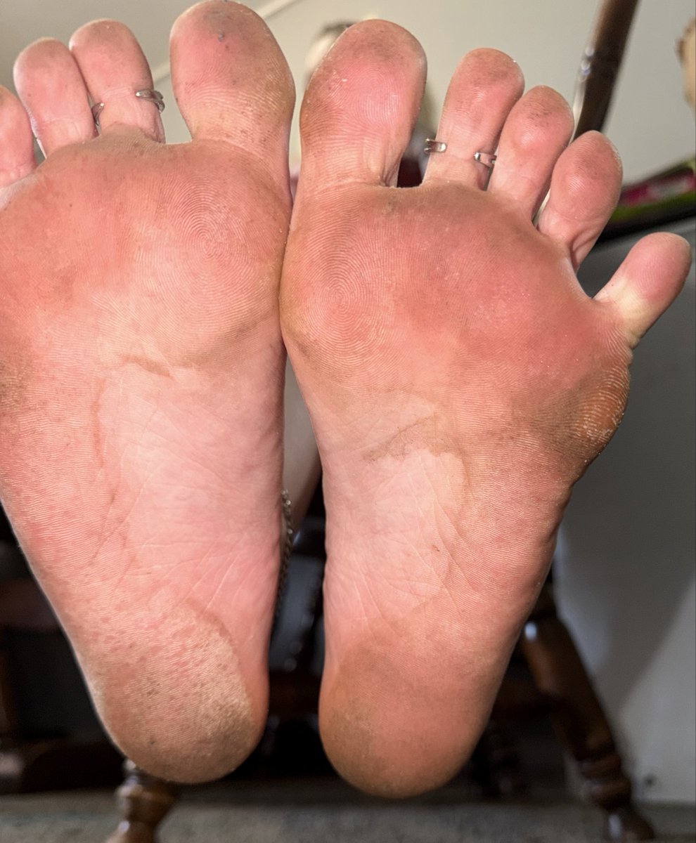 2 Mile Walk Barefoot, 
How would you care for me if you were here right now? 😈🔥

#barefoot #feetfetısh #feetworshi̇p #findomme #findom #moneyslave #walletdrain #cashcow #paypig #paypiggy #RT #share #sorefeet #footcontent #footworld #feet #soles #cucks #footslave #sugardaddies
