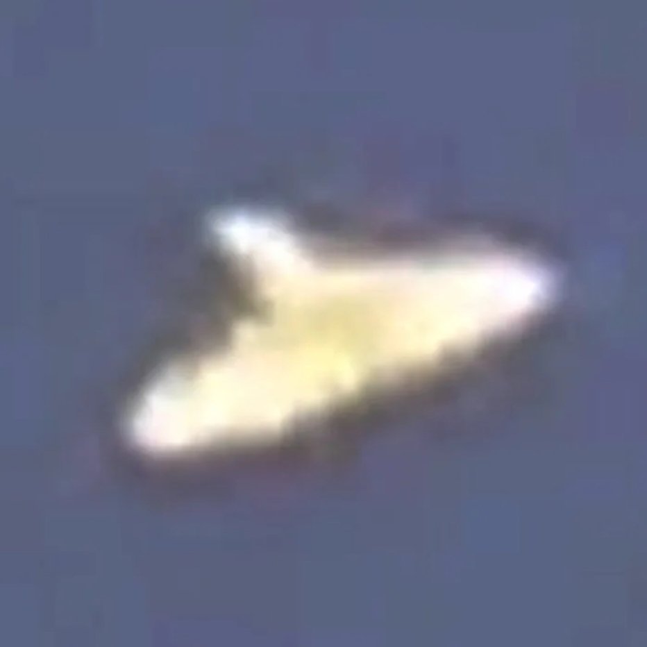 JeninedUFO's tweet image. White Flying Saucer #UFO filmed in Brazil
July 10, 2022