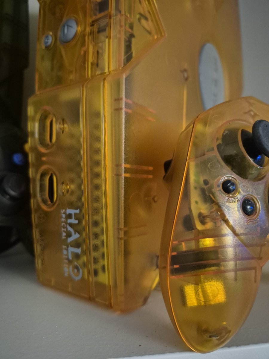 Desmo.off tweet media