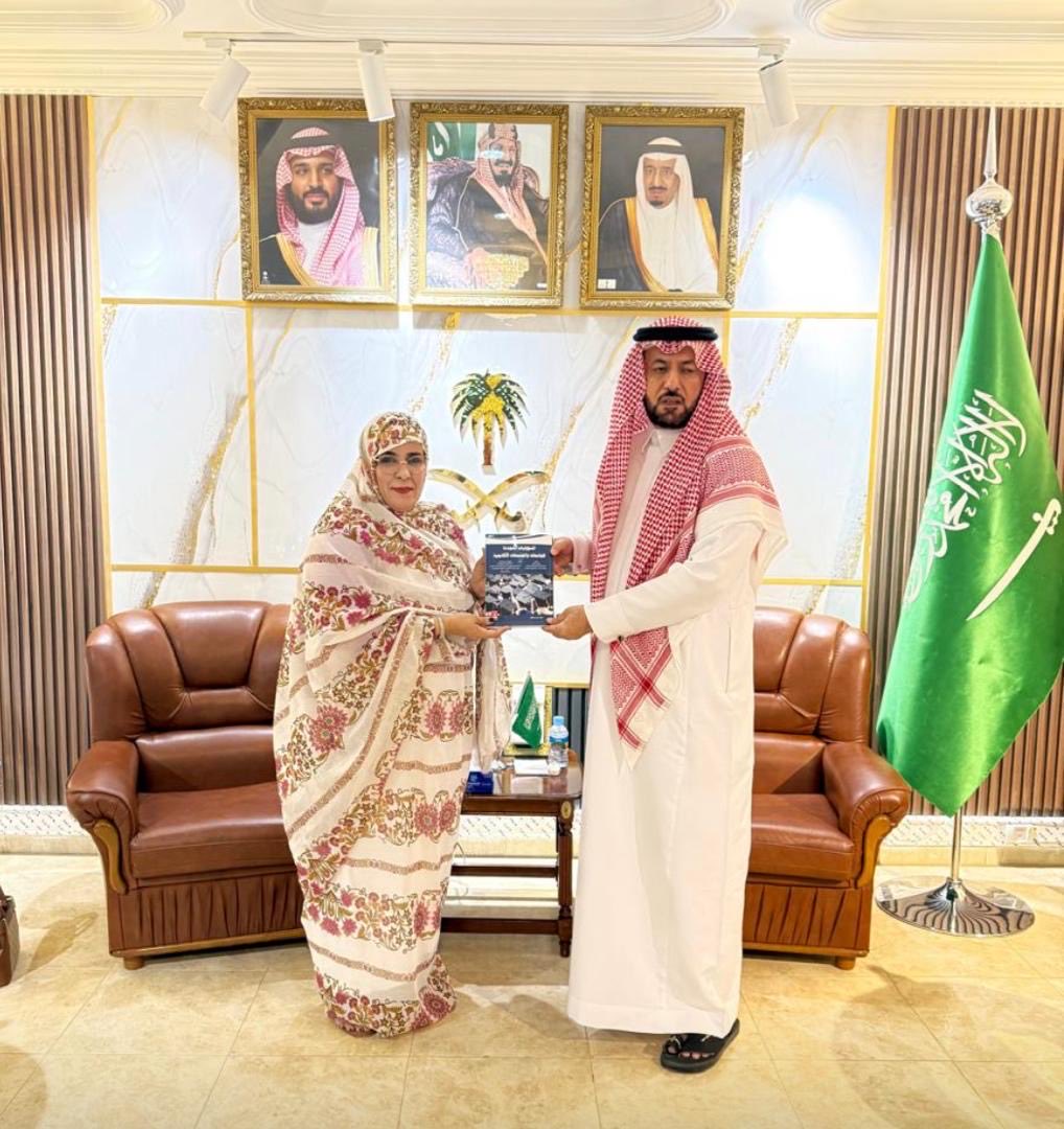 استقبل سعادة السفير الدكتور #عبدالعزيز_بن_عبدالله_الرقابي في مقر السفارة الدكتورة منى الصيام رئيسة اتحاد الأكاديميين والمثقفين الموريتانيين وتناول اللقاء حول الترتيب بشأن إقامة ندوة عن العلاقات المتميزة بين #المملكة_العربية_السعودية و 
#الجمهورية_الاسلامية_الموريتانية الشقيقة
