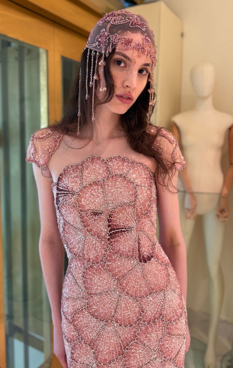 الكون tweet media