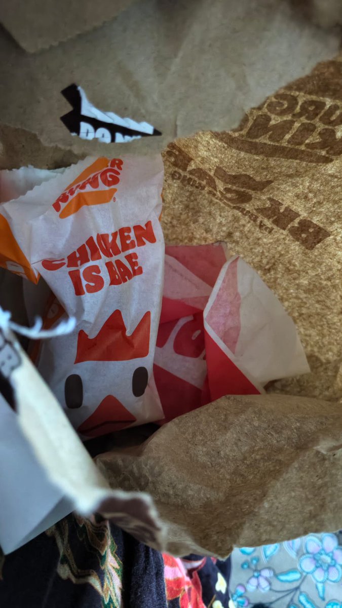 sameera_eth009's tweet image. This is unacceptable. Ordered 3 items, received only 2, and your support is completely unresponsive.
If you can’t handle basic order accuracy or customer service, don’t take orders. Fix this immediately.
#Swiggy #BurgerKingIndia #PoorService
@SwiggyCares
@Swiggy @burgerkingindia