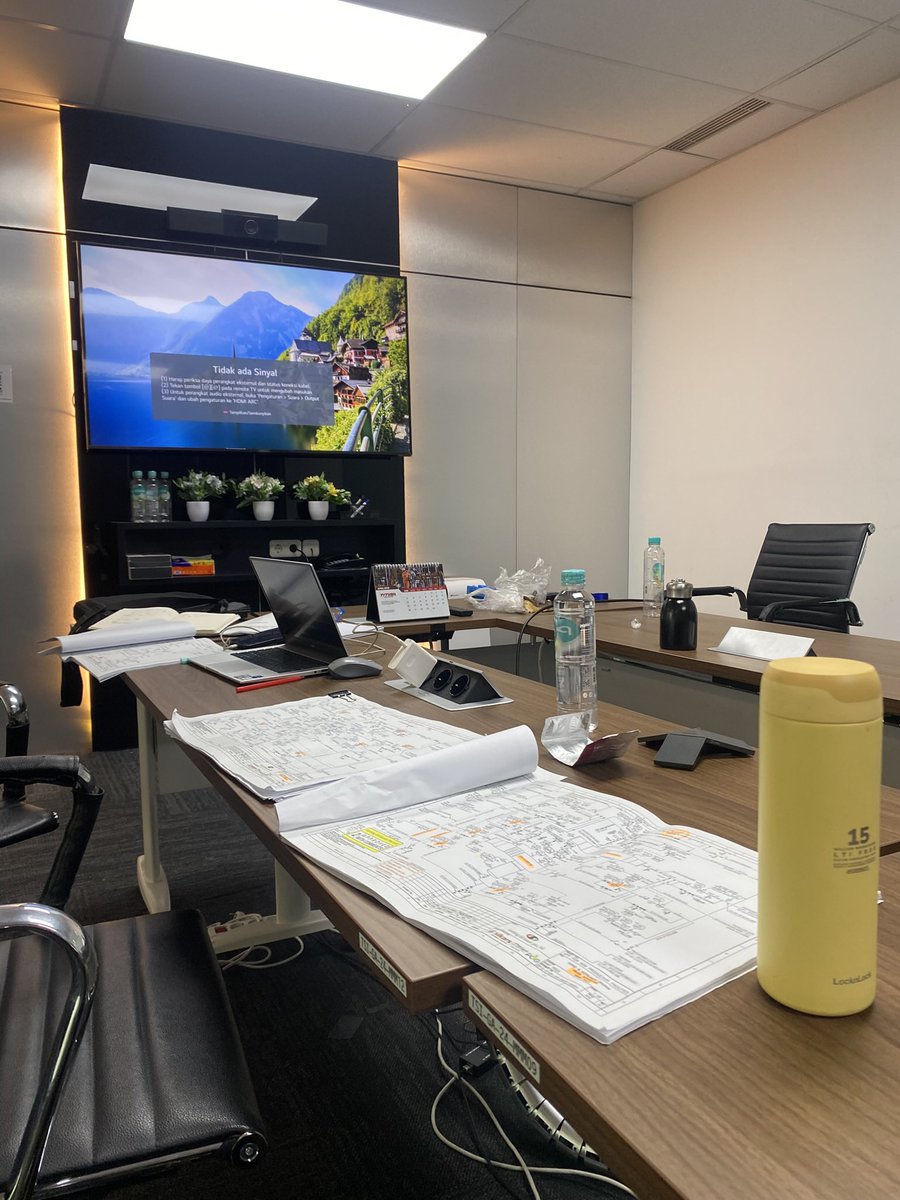 Antek Asing tweet media