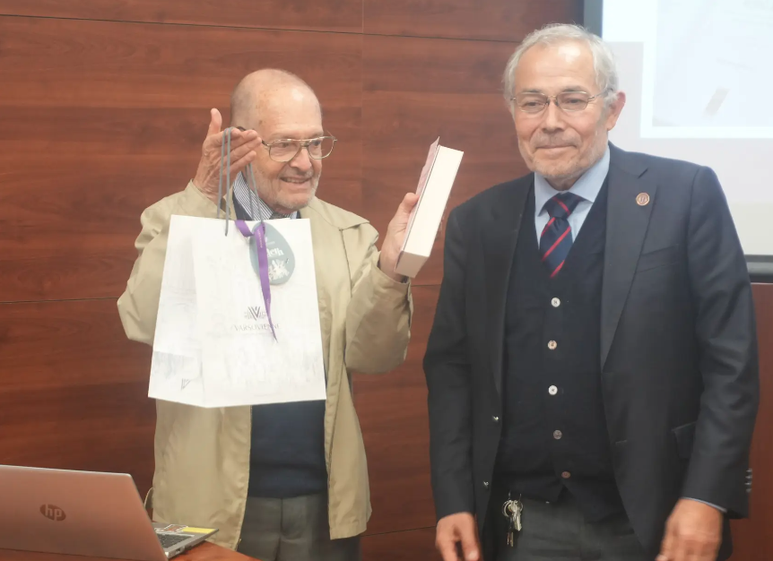 fcryf_ucm's tweet image. 📖 En la @ucatolicamaule se lanzó el libro ¿Por qué murió Jesús?, del Dr. Sergio Silva Gatica, una obra que invita a reflexionar sobre el sentido de la muerte de Jesús desde nuevas claves teológicas.

🔗 Revisa la nota completa: url.ucm.cl/lA4Y0O

#UCM #Teología #Libro