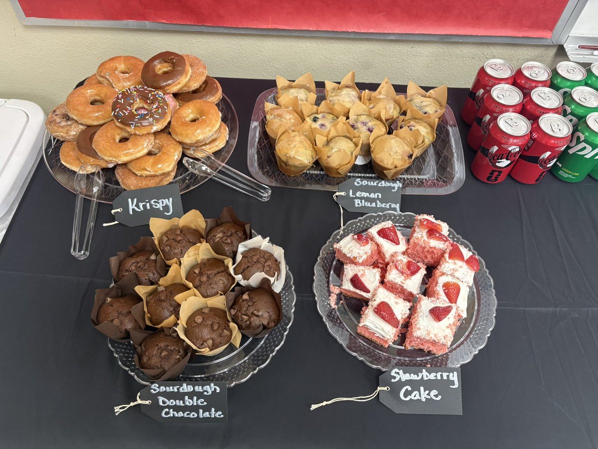 MsCBeanes_TISD's tweet image. Teamwork made it happen to create a hospitality room for this EOC testing season-because when we support those who support our students,everyone succeeds. #TISDProud #Teamwork
#EOC