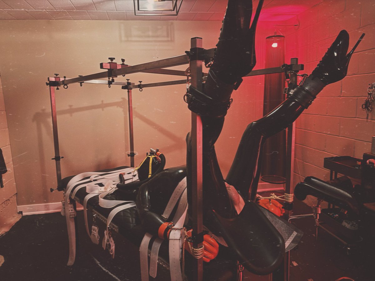 In LOVE with my new <a href="/Enfettered8/">𝔼𝕟𝕗𝕖𝕥𝕥𝕖𝕣𝕖𝕕</a> bondage table 🖤