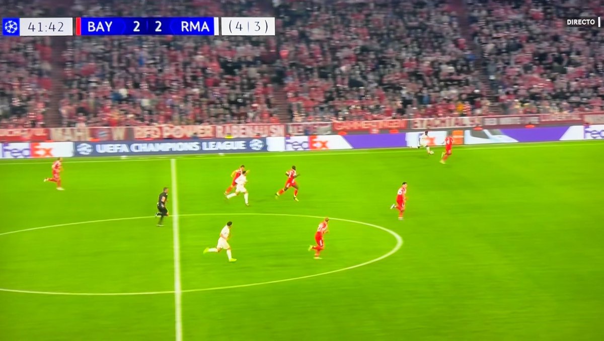 soccermemoriess's tweet photo. Los sinvergüenzas de los medios van a intentar vender que había falta previa en el 2-3…

Pero no van a contar esto. 

DOS jugadores del Bayern tocan la pelota posteriormente → acción nueva e independiente. 
Kane la pierde sin oposición y regala la contra. https://t.co/Avh0yYNDVE