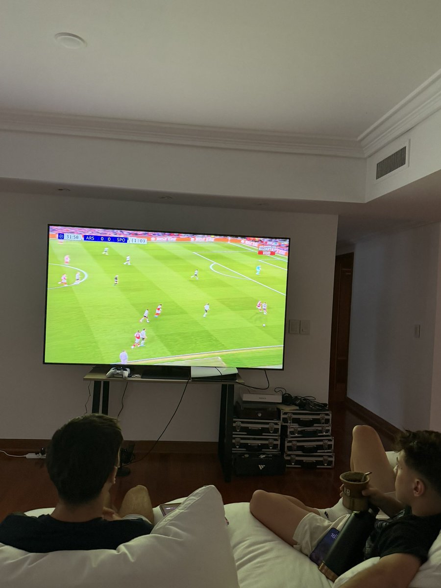 Manu 🐝 tweet media