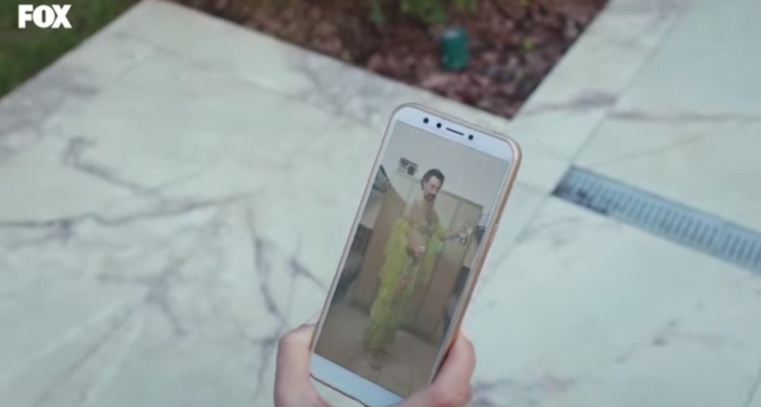 Ice_phoen1x's tweet image. la furbizia di yildiz! ha scattato la foto della foto compromettente (non smetto di ridere) #forbiddenfruit