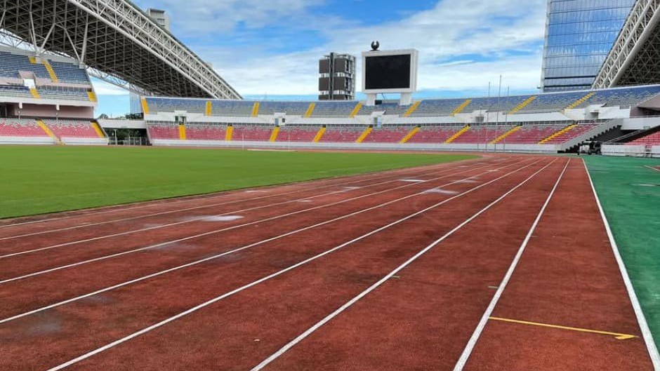 alpiedeldeporte's tweet photo. #ICODER opta por reparar y no sustituir la pista del #EstadioNacional https://t.co/6XHkXq7U6K https://t.co/1ziax84iA2