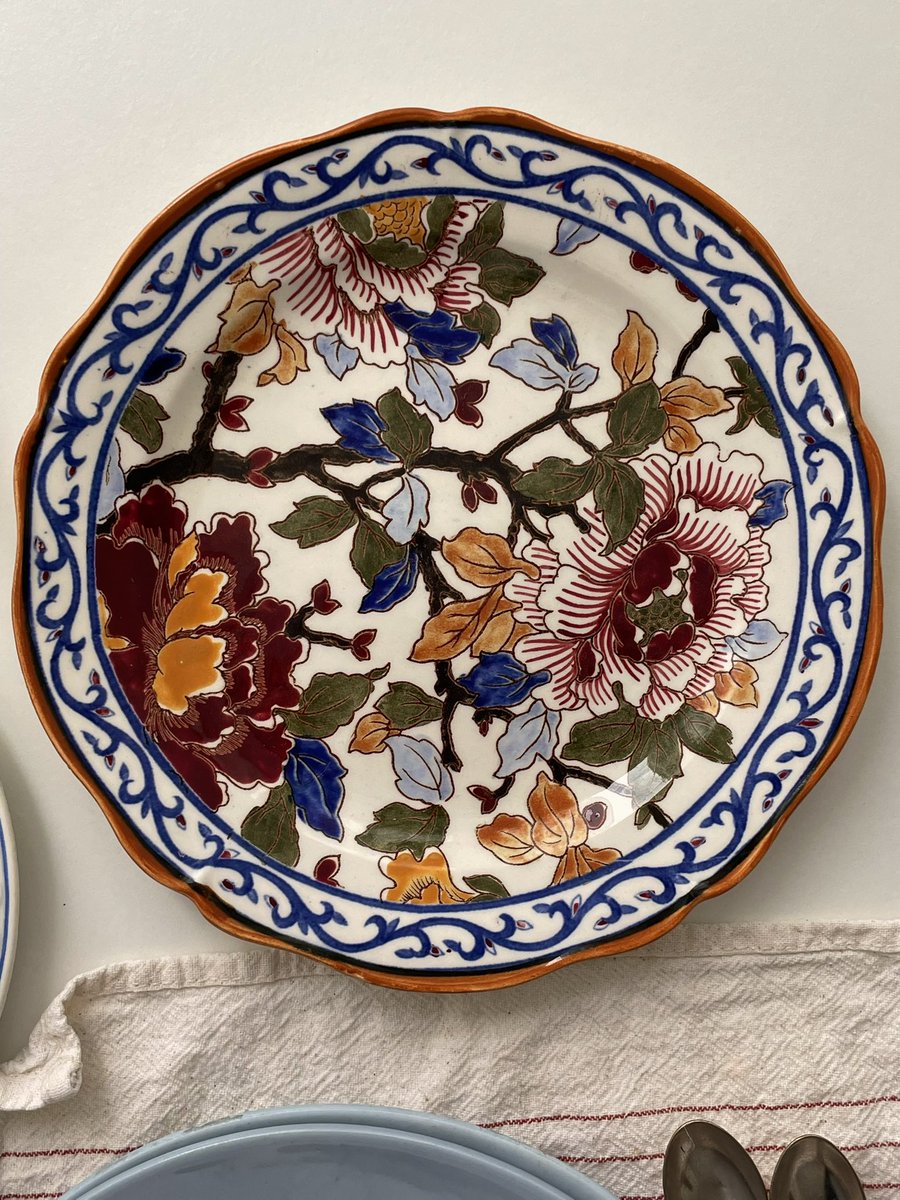 тертый калач tweet media