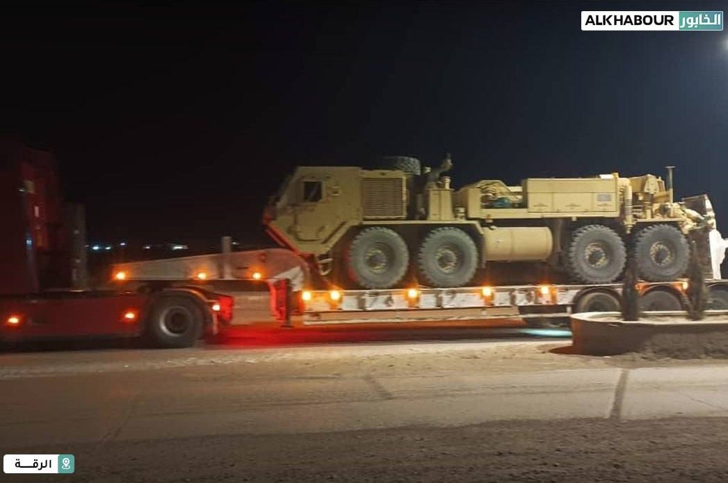 QalaatAlMudiq's tweet image. #Syria: another American convoy left Qasrak base - the second in 24 hours. 

Tonight, it passed through Raqqa en route to Jordan.