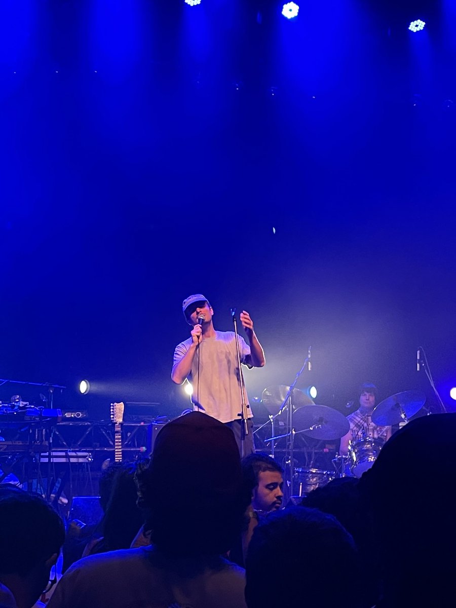JuanRaoni's tweet photo. Mac Demarco em Bh, sensacional demais. Te amo Marquinho!! https://t.co/aRnP9UJudY