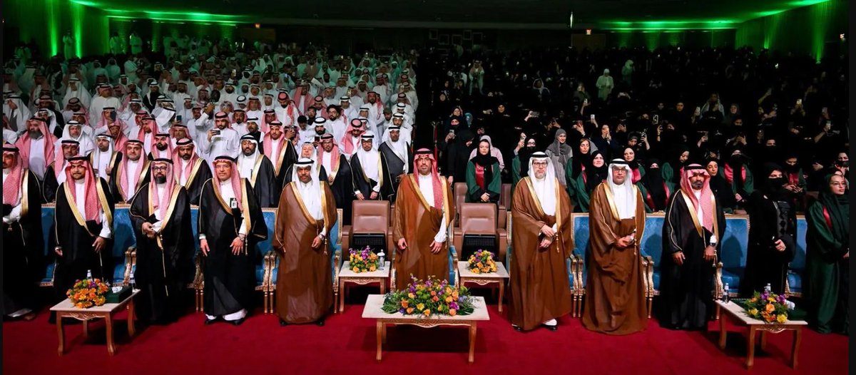 Almadinanews's tweet photo. #صور..

برعاية أمير منطقة مكة الأمير #خالد_الفيصل ونيابة عن الأمير #سعود_بن_مشعل_بن_عبدالعزيز نائب أمير منطقة مكة، شهد الأمير #سعود_بن_جلوي محافظ #جدة حفل تخريج الدفعة الـ 55 من طلاب وطالبات #جامعة_الملك_عبدالعزيز.

https://t.co/OVHQywbyXd
#صحيفة_المدينة https://t.co/vCcBiIaPRR