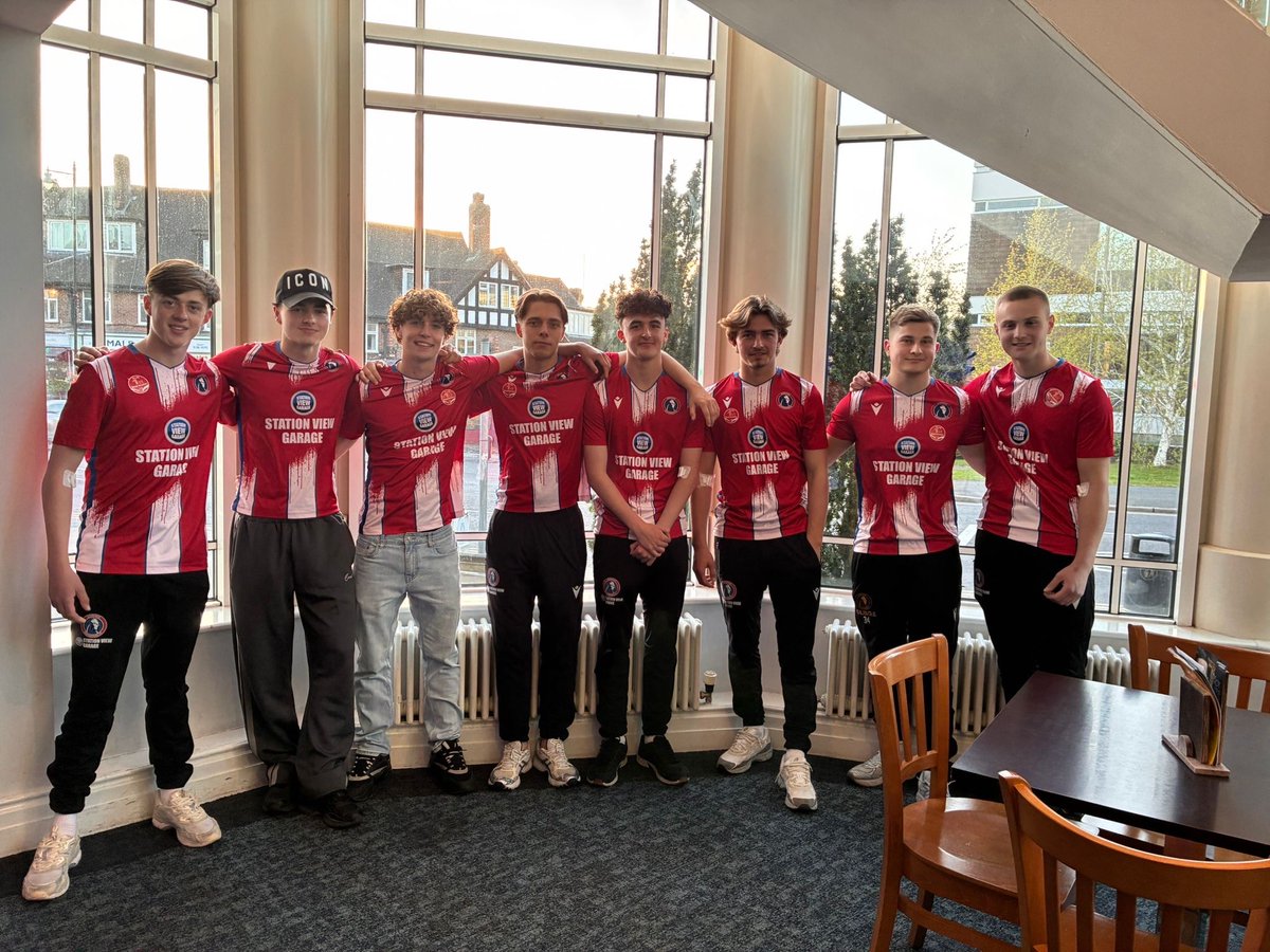 KemsleySullivan's tweet photo. Louie &amp; 8 of DWFC Academy players 
stepped up to donate blood in support of a teammate diagnosed with leukaemia —  this club is all about strength, and looking out for one another.

1 pint of blood saves up to 3 lives. 

@pintformike
@DWFCAcademy 
@DorkingWDRS 
@SullivanLo4 https://t.co/72saKztYrY