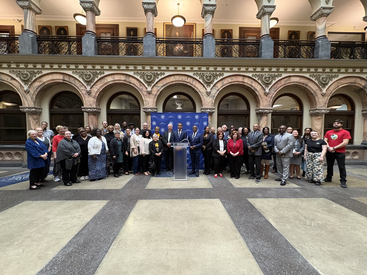 ESLFCU's tweet photo. Together with @CityRochesterNY and @RACF500, we’re pleased to celebrate the recipients of the second round of Neighbors in Action funding. Through this collaborative effort, 74 resident-led projects will receive more than $298,000 in grants. Learn more: https://t.co/0aV450pCyw https://t.co/w6IsLmYq38