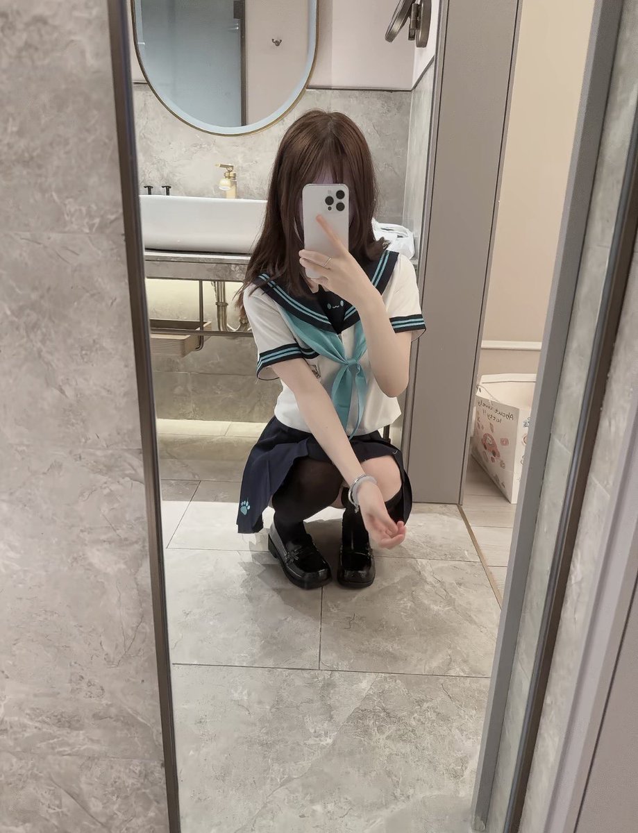 Lje7v's tweet photo. 永远太远了 明天你还在嘛🥺#女高 https://t.co/QdvJYG62wZ