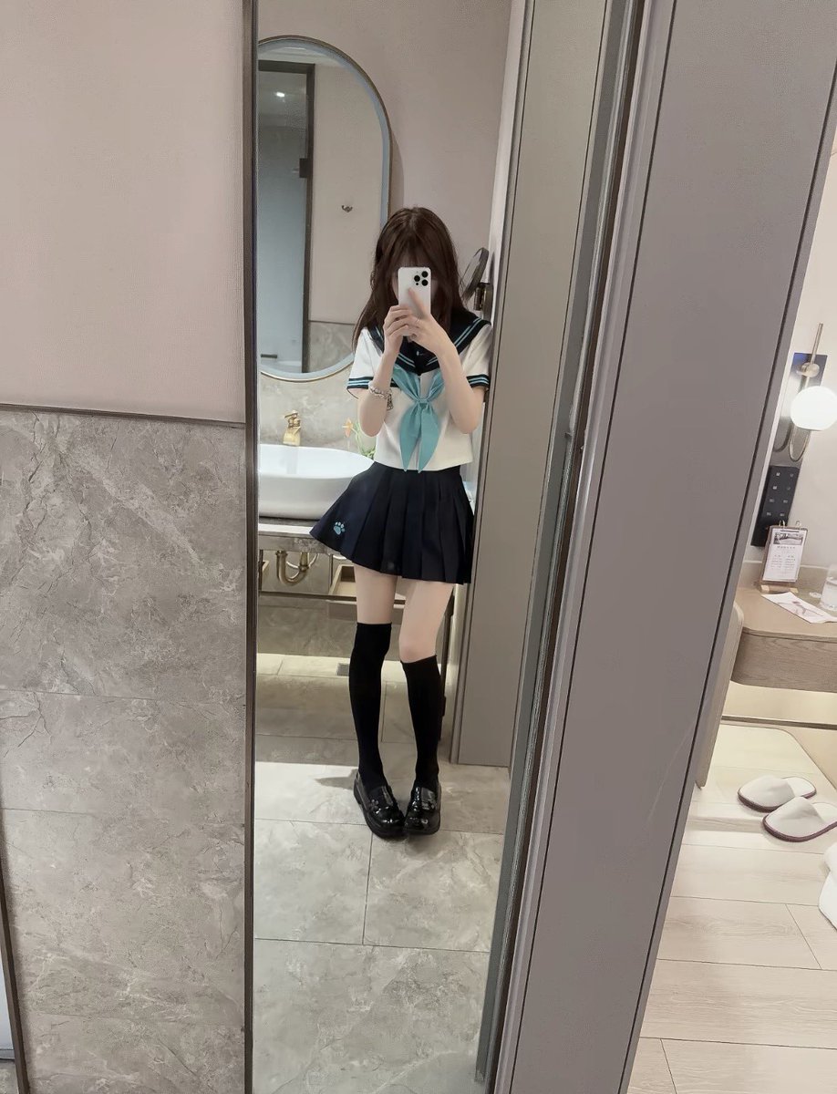 Lje7v's tweet photo. 永远太远了 明天你还在嘛🥺#女高 https://t.co/QdvJYG62wZ