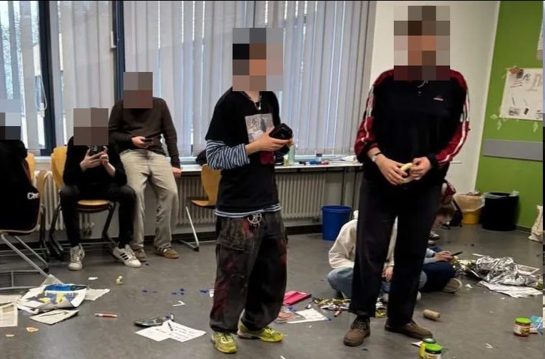 SILBER-FRAU tweet media