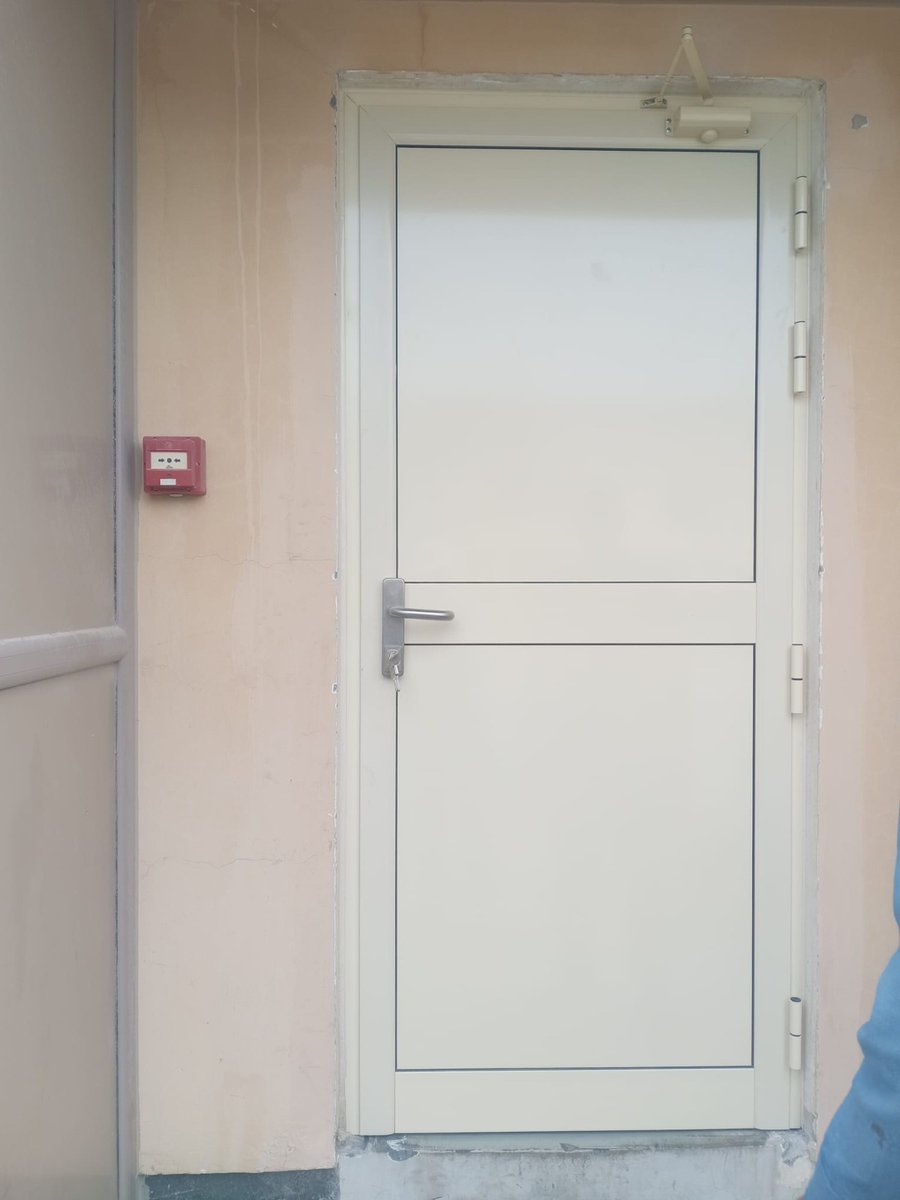 KzMone1's tweet photo. Push Bar door, https://t.co/eWvNS8gWpz
