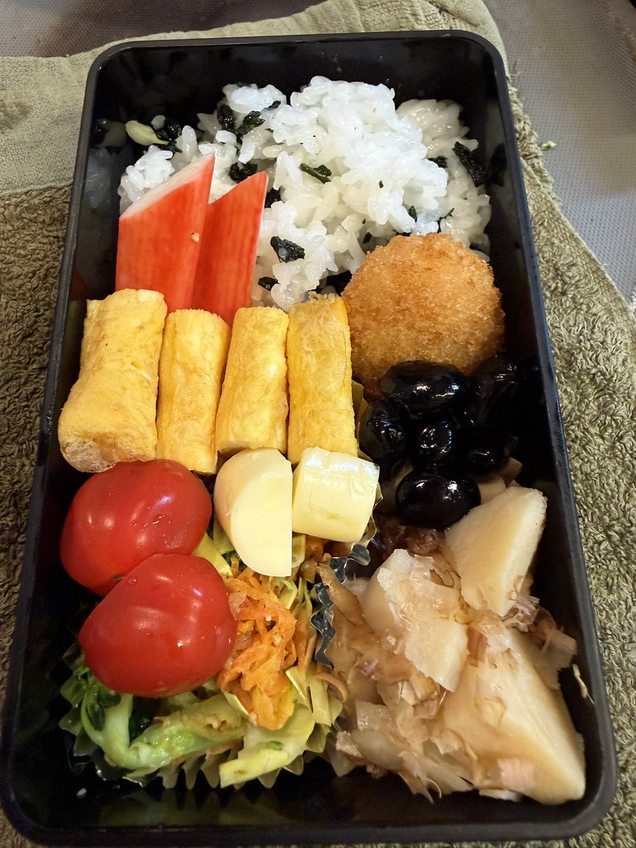 73zoe's tweet image. Good morning Thursday 
今日はぴとつ。
ぎゅーぎゅー詰めたい私には
まだ慣れないnew lunch box。
波がデカすぎ。。。。。
I want to running weekend 
#goodmorning 
#lunchbox #handmade
#お弁当倶楽部　#お弁当記録
#お弁当作り楽しもう部
