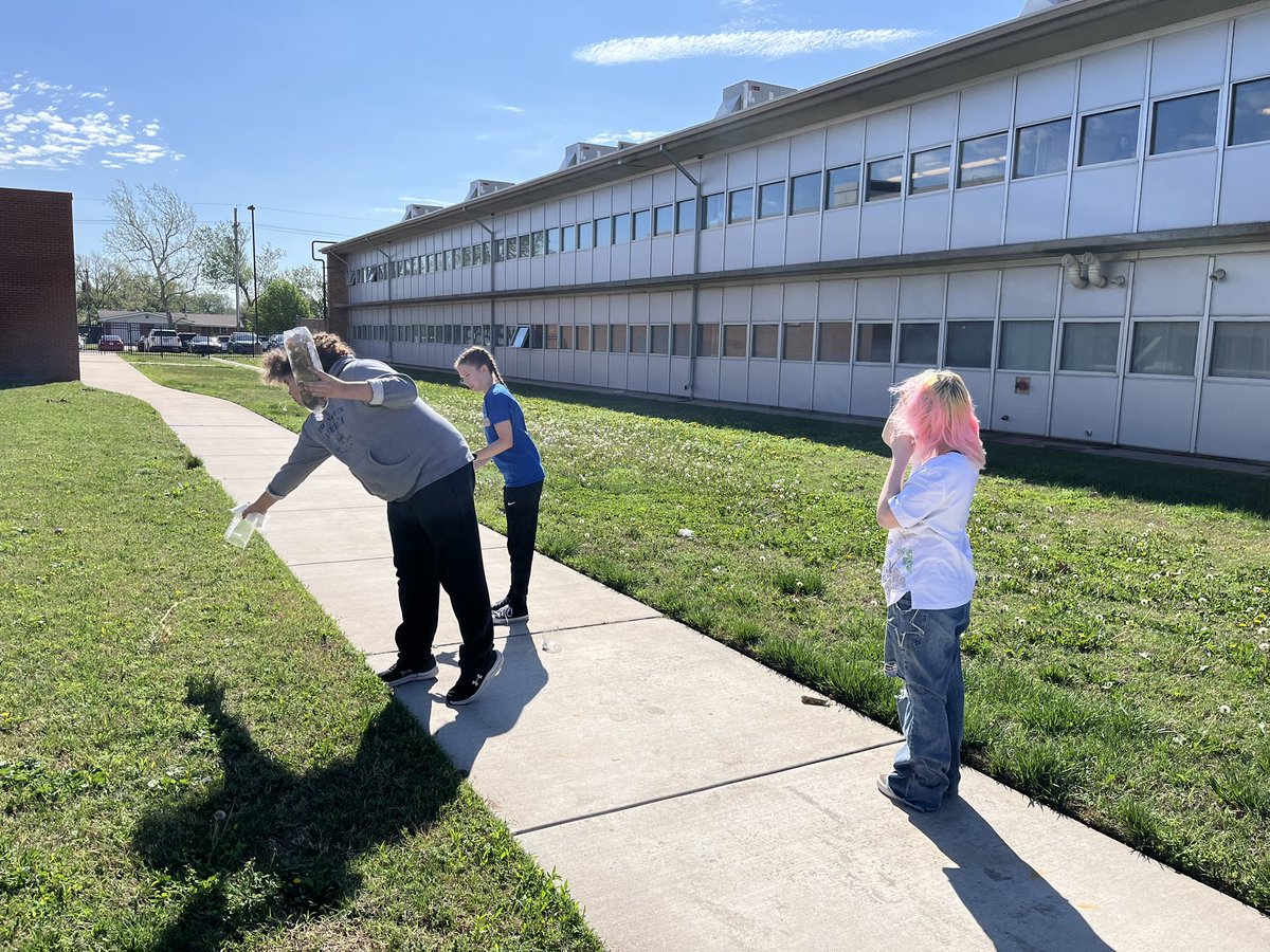 MrMacHHS's tweet photo. Bottle Bio dumping day in 2nd hour https://t.co/LHEequTovN