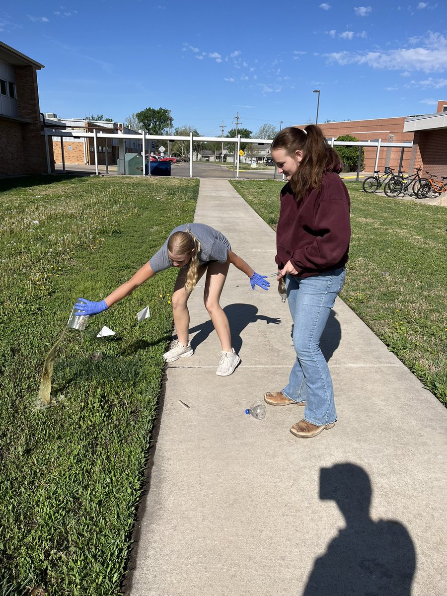 MrMacHHS's tweet photo. Bottle Bio dumping day in 2nd hour https://t.co/LHEequTovN