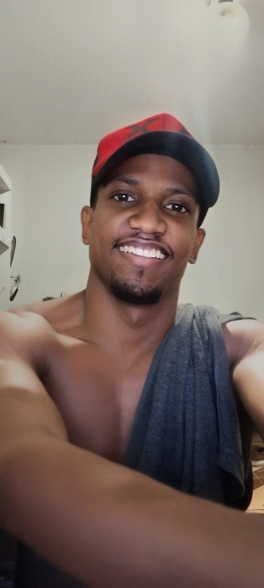 CpxErick's tweet photo. Apesar de tudo, vou viver sorrindo😀❤️ https://t.co/EIg0x3HfD2