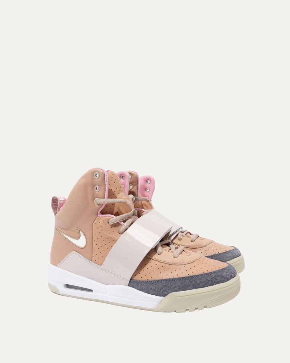 shotupin4k's tweet photo. Lil Wayne wearing 
Nike Air Yeezy 1 ‘Net Tan’ Sneakers ($3500+) https://t.co/6OA4cd8e1o