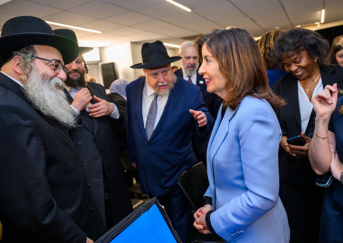 Governor Kathy Hochul tweet media