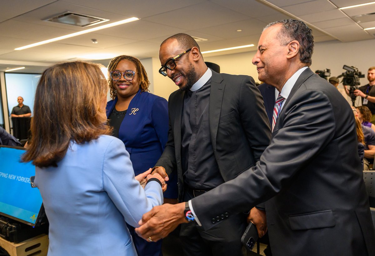 Governor Kathy Hochul tweet media