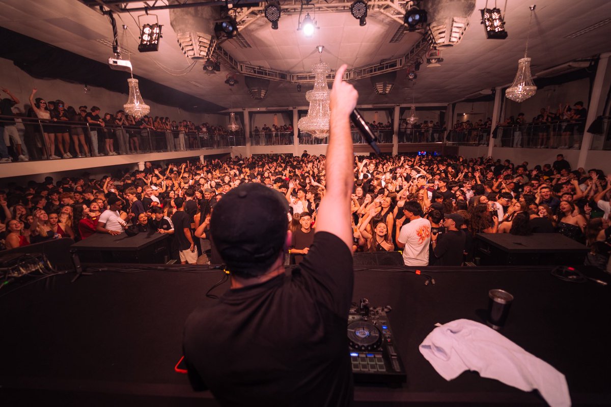 DjJonatasFelipe's tweet photo. Blumenau nunca decepciona!!!

Que noite incrível RIVAGE ❤️ https://t.co/SxGIc4mXqI