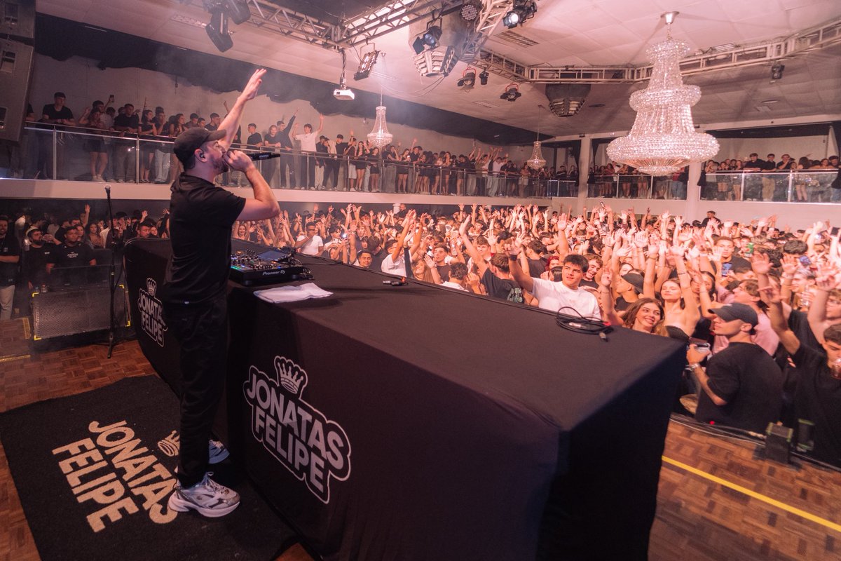 DjJonatasFelipe's tweet photo. Blumenau nunca decepciona!!!

Que noite incrível RIVAGE ❤️ https://t.co/SxGIc4mXqI