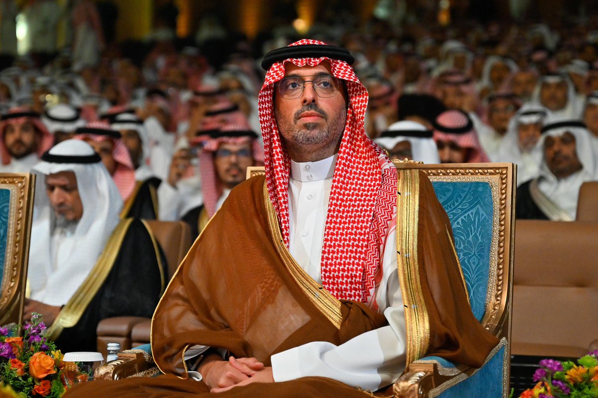 Almadinanews's tweet photo. #صور..

برعاية أمير منطقة مكة الأمير #خالد_الفيصل ونيابة عن الأمير #سعود_بن_مشعل_بن_عبدالعزيز نائب أمير منطقة مكة، شهد الأمير #سعود_بن_جلوي محافظ #جدة حفل تخريج الدفعة الـ 55 من طلاب وطالبات #جامعة_الملك_عبدالعزيز.

https://t.co/OVHQywbyXd
#صحيفة_المدينة https://t.co/vCcBiIaPRR