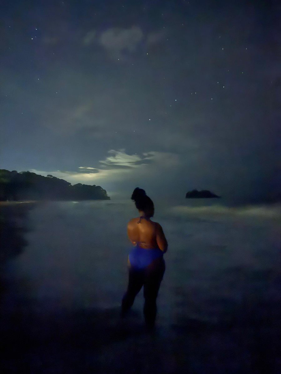 Amara173103's tweet photo. Feeling 1 with ocean @ night.. 🌹 https://t.co/cOvblRaCEV